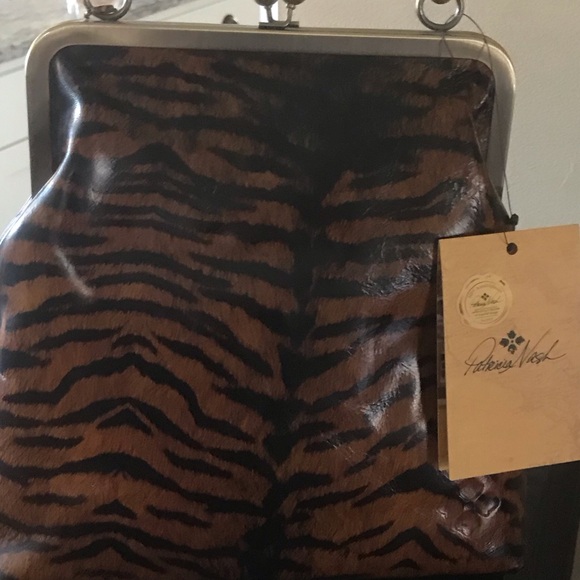 Elegant Tiger Print Handbag with Chain Strap - Picture 5 of 6